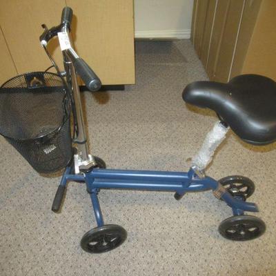 KNEE ROVER MEDICAL SCOOTER