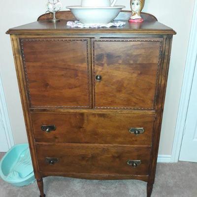 antique gentleman's chest 