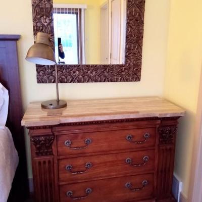 Solid wood dresser marble top
Decorative mirror
Lamp