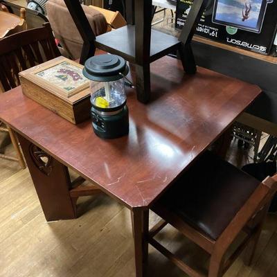 Pub table and 2 stools