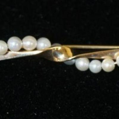 1082	14K YELLOW GOLD BROOCH W/ 13 CULTURED FRESHWATER PEARLS. 

