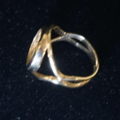 1123	14K YELLOW GOLD RING MOUNTING (HAS NO CENTER STONE) 2.30 DWT
