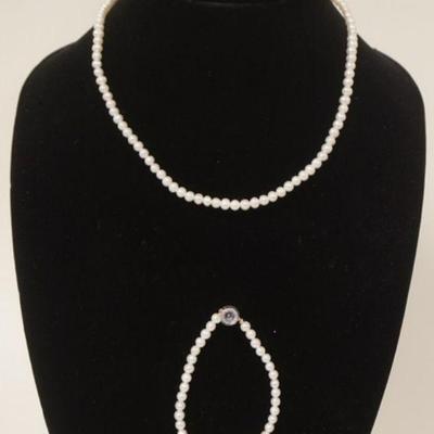 1106	SINGLE STRAND CULTURED FRESHWATER PEARL NECKLACE & BRACELET. THE CLASP ON BOTH THE NECKLACE & BRACELET ARE MARKED 14K 
