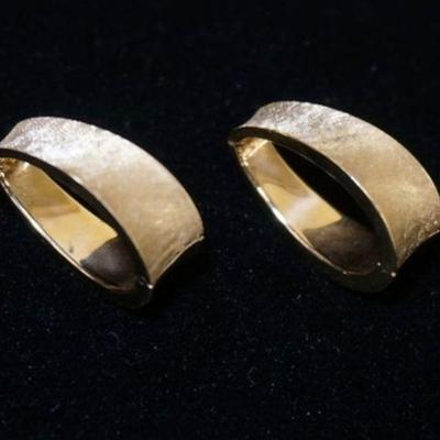 1035	PAIR OF 14K YELLOW GOLD CLIP ON EARRINGS. 6.45 DWT

