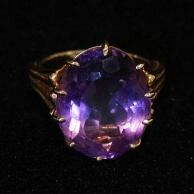 1043	14K YELLOW GOLD RING W/ A BEAUTIFUL OVAL CUT GENIUNE AMETHYST . WEIGHT INCLUDING STONE 6.35 DWT. RING SIZE APP. 8 1/4
