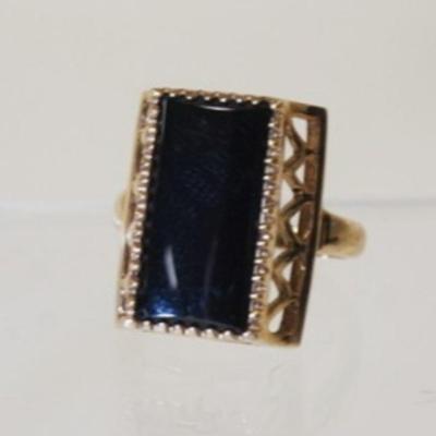 1101	14K YELLOW GOLD RING W/ A BUFF TOP CUSHION CUT GENUINE BLACK ONYX. WEIGHT INCLUDING STONES 4.95 DWT. RING SIZE APP. 7
