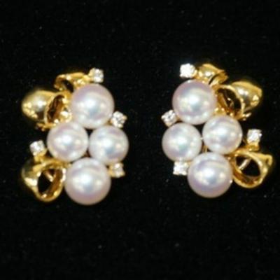1052	PAIR OF EXCEPTIONAL 18K YELLOW GOLD MIKIMOTA CLIP ON EARRINGS CONTAINING EIGHT CULTURED SALT WATER AKOYA PEARLS & EIGHT ROUND...