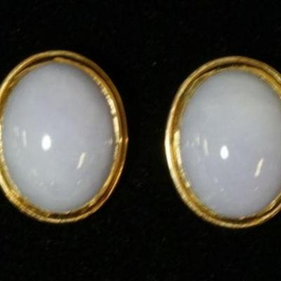 1087	PAIR OF 14K YELLOW GOLD CLIP BACK EARRINGS EACH CONTAINING A GENUINE OVAL CABACHON CUT LAVENDER JADE STONE. WEIGHT INCLUDING STONES...