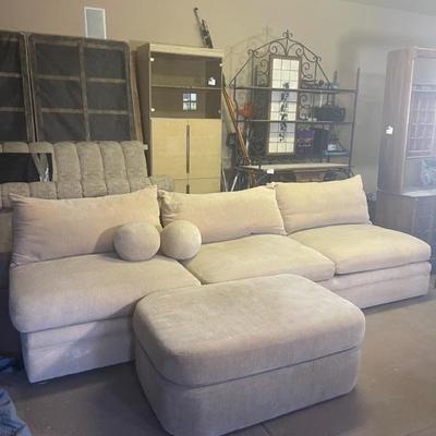 Kreiss couch and ottoman, beautiful set.
Couch 10.5L x 43D x 30H
Ottoman 45L x 30 D x 18H
$650.00