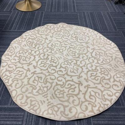 Beautiful cream and beige area rug, this is so beautiful 5 feet in diameter.  $55.00