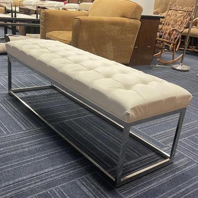 Beautiful faux white leather bench!!! This is a beautiful piece
5 feet long x 18 H x 19.5 D
$125.00