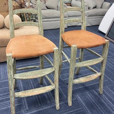 Set of 2 vintage chairs,  distressed 
46Tall x floor to seat 27.5 seat deep 18 x seat width 18
$35.00 each