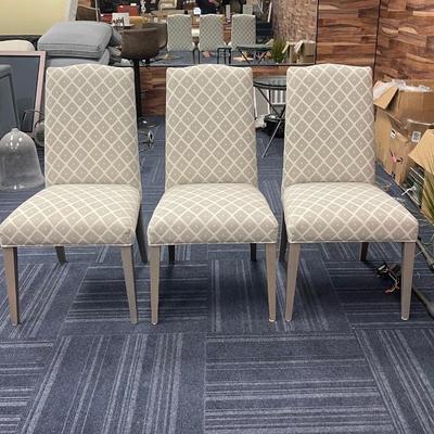 Set of 3 gray and white upholstered chairs, beautiful!! Excellent condition, like new.
40H x floor to seat 18H x seat D 20x seat back...