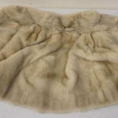 1108	BEIGE FUR STOLE WITH INTERIOR EMBROIDERY
