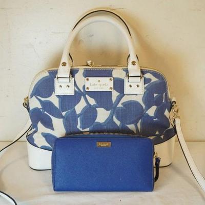 1029	KATE SPADE BLUE FLORAL BAG WITH MATCHING WALLET, APPROXIMATELY 13 IN L X 9 IN H X 5 IN
