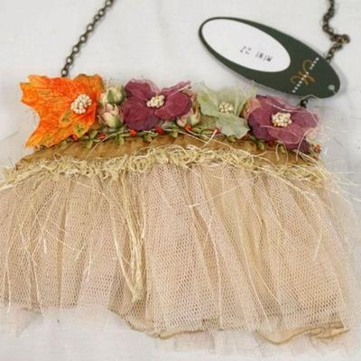 1092	MARY FRANCES DESIGNER BAG WITH LACE, APPLIED FLOWERS AND BEADS, NEW WITH TAGS
