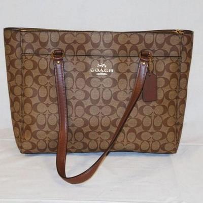 1066	COACH SIGNATURE LAPTOP TOTE NEW WITH TAGS, APPROXIMTELY 17 IN L X 11 1/2 IN X 4, PADDED INTERIOR
