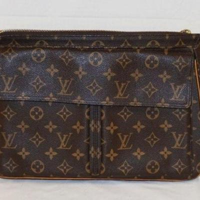 1067	LOUIS VUITTON HANDBAG SOME STAINING INSIDE, UNKNOWN IF AUTHENTIC. APPROXIMATELY 14 IN L X 8 1/2 H X 4 IN

