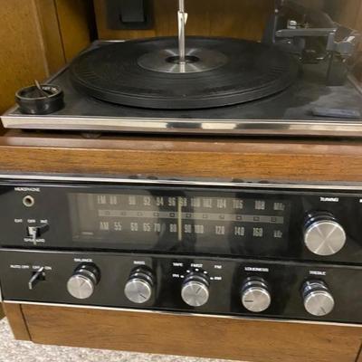 Magnavox Table with record player/radio..