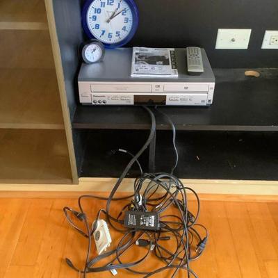 KDE052 Panasonic VHS/DVD Player, Clocks & Cords