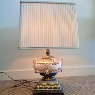 Capodimonte Swan Antique Lamp