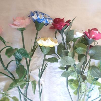 Set of 17 porcelain flowers, can be sold separately 
