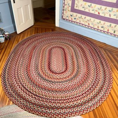 COLORFUL HOOKED RUG  |  Oval shaped multicolor hooked rug - l. 8.75 x w. 7 ft.
