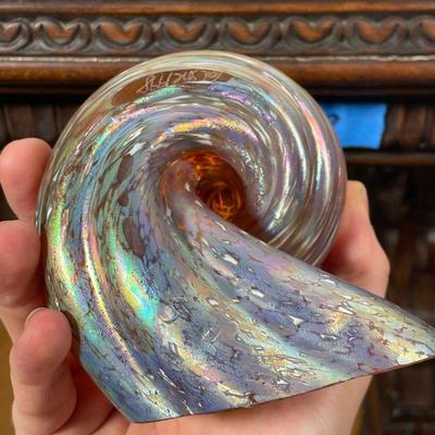 ART GLASS SHELL PAPERWEIGHT  |  Iridescent art glass, signed indistinctly on the bottom and dated 1998 - w. 5 x h. 3 in.