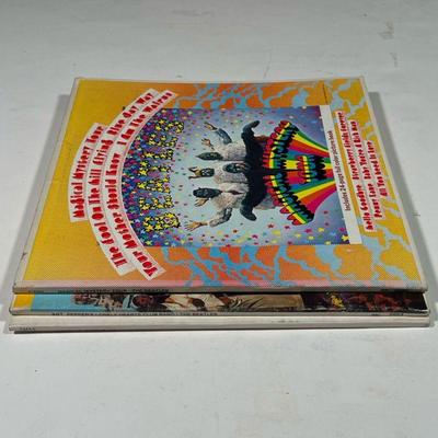 (3pc) BEATLES RECORDS  |  Vinyl records, albums by The Beatles, including: Sgt. Peppers Lonely Hearts Club Band (2653); Magical Mystery...