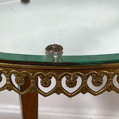 BRASS SIDE TABLE  |  Having an oval mirrored top, with a medial glass shelf - l. 18 1/2 x w. 11 3/4 x h. 29 3/4 in.