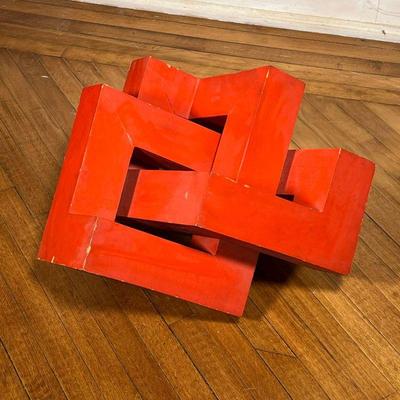 CONTEMPORARY WOOD SCULPTURE  |  Intertwined cubic elements, painted red - l. 22 x h. 13 in. (approx)