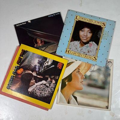 (5pc) MISC VINYL ALBUMS  |  Vinyl record albums, including two Roberta Flack albums: Killing Me Softly and First Take; Nested by Laura...