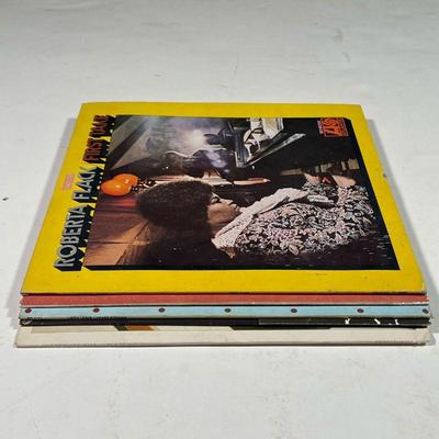 (5pc) MISC VINYL ALBUMS  |  Vinyl record albums, including two Roberta Flack albums: Killing Me Softly and First Take; Nested by Laura...