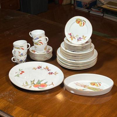 (32pc) ROYAL WORCESTER CHINA SET  |  Including 6 teacups, 6 saucers, 6 dessert plates, 6 bread plates, and 6 luncheon plates; plus a...