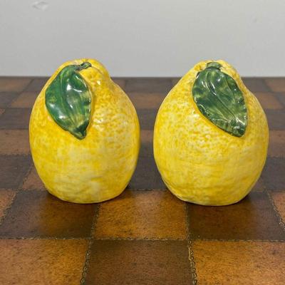 (2pc) LEMON SALT & PEPPER SHAKER  |  dia. 2.5 in.