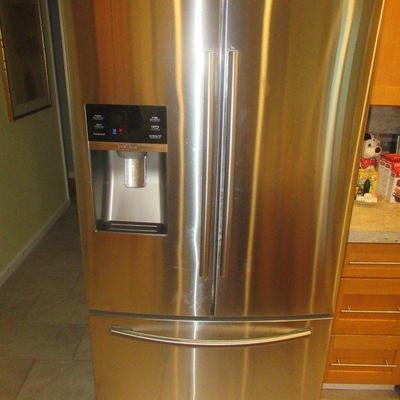 SAMSAUNG 28 CU. FT. FRENCH DOOR REFRIGERATOR WITH COOLSELECT PANTRY DUAL ICE MAKER RF28HFEDTSR/AA