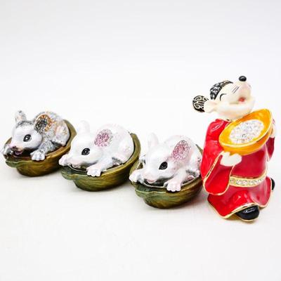 Bid on placerauctions.com
View more pictures and a detailed description of this item on placerauctions.com