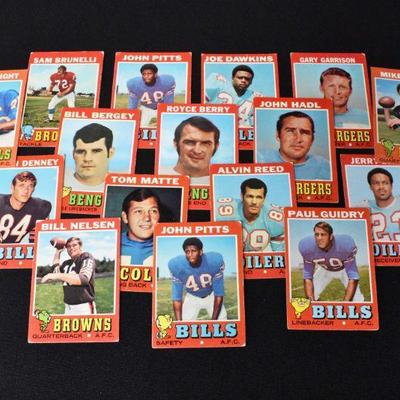 16 Topps 1971 Football Trading Cards