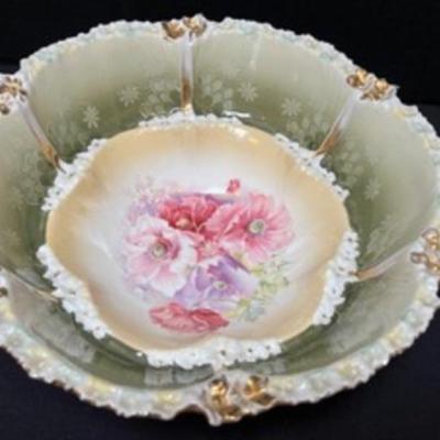 Antique RS Prussia Floral Bowl in very good condition for the age, some very light wear. 

Measures 10