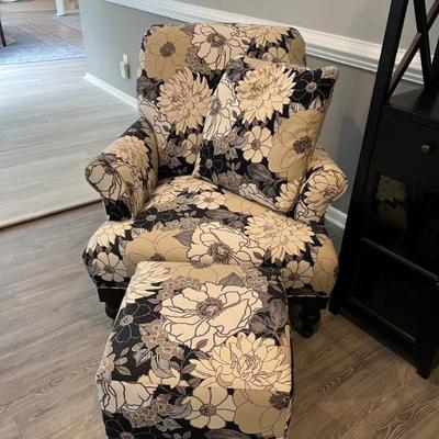 Willis Wayside floral chair w/ottoman & pillow $280