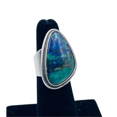 Lot 035
Vintage Sterling Silver Dyed Howlite Abstract Ring