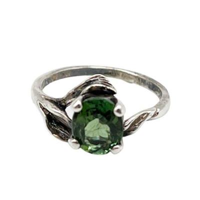 Lot 027-1
Sterling and Peridot Ring