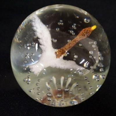 1083	BLOWN GLASS PAPERWEIGHT GENTILE GLASS CO, DUCK IN FLIGHT, APPROXIMATELY 3 1/2 IN HIGH
