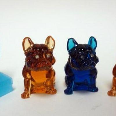 1037	LOT OF WESTMORLAND MINIATURE GLASS BULL DOGS AND OWL, TALLEST APPROXIMATELY 4 IN
