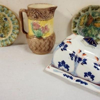 1207	LOT MAJOLICA 8 1/2 IN PLATES, 8 1/2 IN PITCHER AND ENGLISH COVERED CHEESE DISH
