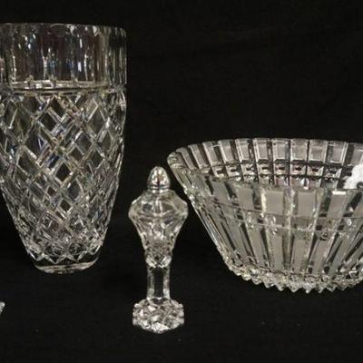 1053	4 PIECE LOT OF QUALITY CRYSTAL INCLUDING SIGNED GALAWAY 10 IN VASE
