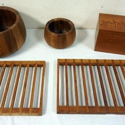 1101	GROUP OF ASSORTED DANISH WOOD ITEMS INCLUDING DANSK BOWLS & PETER KWASNIEWSK HINGED BOX

