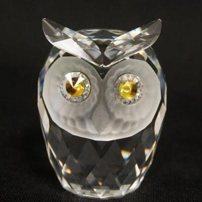 1009	SWARVOSKI CUT CRYSTAL FIGURINE OF AN OWL WITH CITRON CRYSTAL EYES, APPROXIMATELY  2 3/4 IN H
