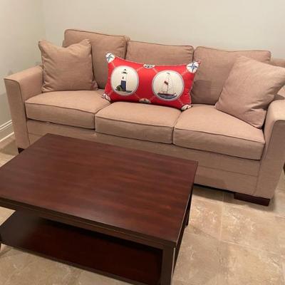Expecting out of town guests? This Vanguard Furniture Hillcrest queen sleeper sofa offers tailored looks and timeless appeal.  Just pull...