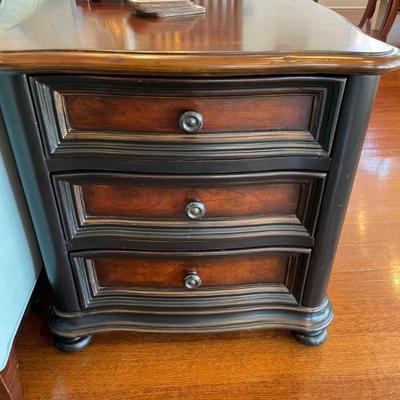 Hooker Furniture Preston Ridge Chair Side/ End Table / 3 Drawers 
Hardwood Solids with cherry, mahogany and black finish with physical...